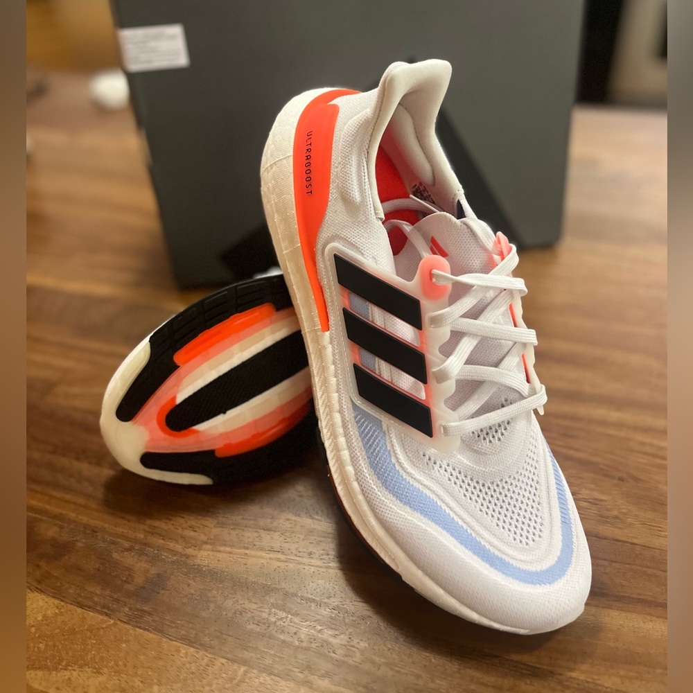 Adidas ULTRABOOST LIGHT